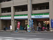 コンビニ「ファミリーマートまで100m」