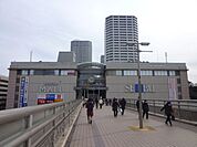 ショッピング施設「オーロラモールまで930m」