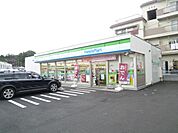 コンビニ「ファミリーマートまで10m」