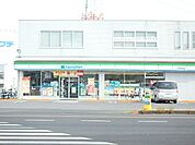 コンビニ「ファミリーマートまで10m」