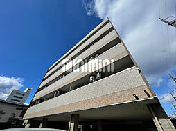 淡い色合いで落ち着いていて存在感のある外観。