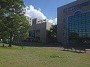 大学「上武大学伊勢崎キャンパスまで2000m」