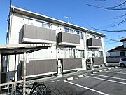 2トーンカラーで張り分けされたオシャレな外観。