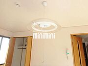 洋室の電気になります。