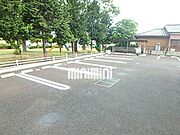 ゆったりした駐車スペース。