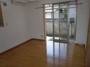 広々とした洋室。室内で洗濯物も干せちゃいます。
