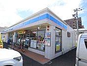 コンビニ「ローソン・スリーエフまで210m」
