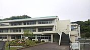 小学校「小田原市立大窪小学校まで1933m」