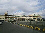 小学校「小田原市立桜井小学校まで561m」