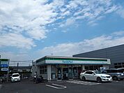 コンビニ「ファミリーマートまで210m」