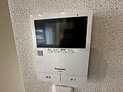 【モニター付きインターホン】訪問者の顔がわかる安心のセキュリティー。録画機能付きで、留守中の訪問者も確認できます！