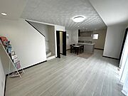 【リビング】19帖のリビング！ダイニングテーブルやソファを置いてもゆったりと生活できます！