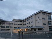 郡山第六中学校　徒歩約8分（718ｍ）