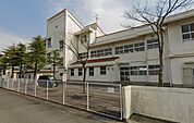 小泉小学校　徒歩約16分（1304ｍ）