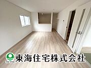 【リビング】家族の集うLDKは、明るい木目やクロスで部屋をよりひろくゆとりある空間に。（同仕様）