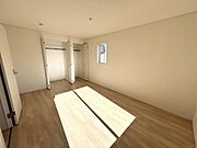 【寝室】全洋室にクローゼットを完備。居室空間を最大限に使えるゆとりの快適スペースを実現。（同仕様）