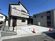 駐車3台！ご家族分はもちろん来客時にも嬉しいですね。（5月15日撮影写真）