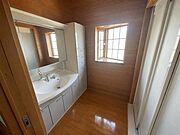 【洗面室】写真の家具を消す加工をしています。