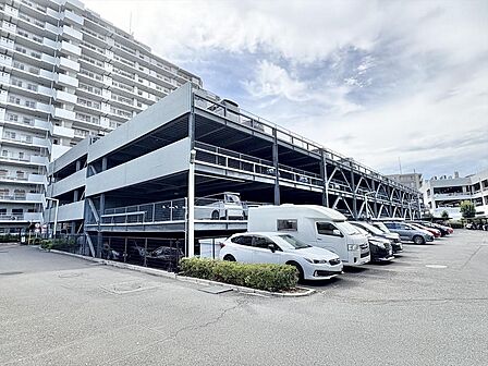 立体式駐車場全住戸分完備 洗車場(有料)も敷地内にございます。