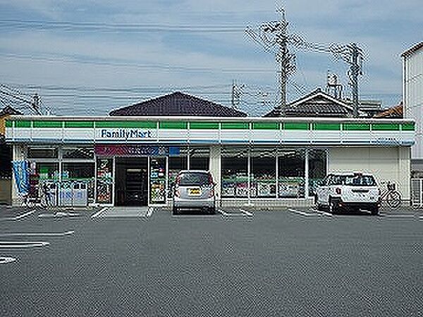 画像18:【コンビニエンスストア】ファミリーマート ＪＲ四日市駅前店まで326ｍ