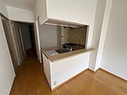 キッチンからリビングが見通せます