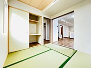 【和室】お客様が来た時には客間としても利用できる和室。しっとり落ち着いた雰囲気です。
