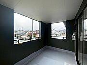 バルコニーは日当たりと風通しが良く洗濯物もよく乾きます。