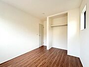 各部屋にクローゼットが付いているので整理整頓も安心。空間を有効に広く使うことができますね。