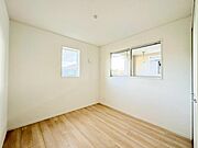 洋室や各部屋に断熱性に優れた「ペアガラス」を使用。福島の寒い冬も暖かく過ごせます。