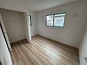 各部屋にクローゼットが付いているので整理整頓も安心。空間を有効に広く使うことができますね。