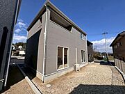 お庭があるのでガーデニングや家庭菜園など楽しみが増えますね。