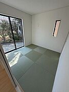 和室はホッとするようないぐさ香る癒しの和の空間です。