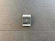 お家でお手軽に充電できるフタつきEV充電器！将来的にお持ちになる方も多いと思いますので今からあると便利ですね。