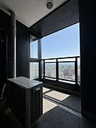 突然の雨や雪にも安心のインナーバルコニー。※CG加工により家具・小物を削除しております。
