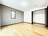 室内：【洋室】各部屋にクローゼットが付いているので整理整頓も安心。空間を有効に広く使うことができますね。