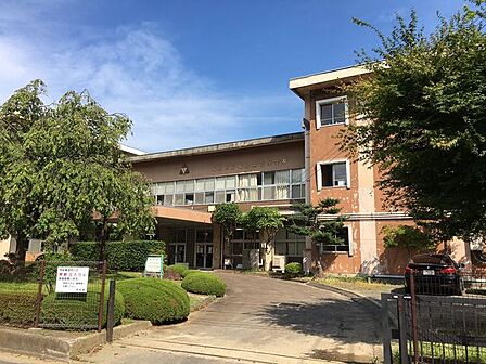 福島市立福島第三小学校 徒歩23分。 1800m