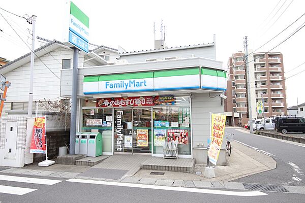 画像14:ファミリーマート　名東引山店