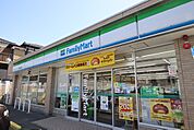 ファミリーマート　昭和滝川町店
