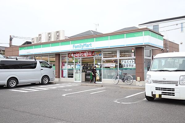 画像20:ファミリーマート　名東猪高台店