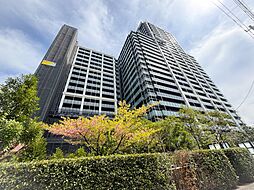 ■撮影日：2025年3月18日　洗練されたデザインの外観が、街並みに調和しています。シンプルでありながら存在感のある美しい建物です。