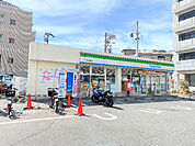 コンビニ「ファミリーマートまで230m」