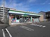 コンビニ「ファミリーマートまで230m」