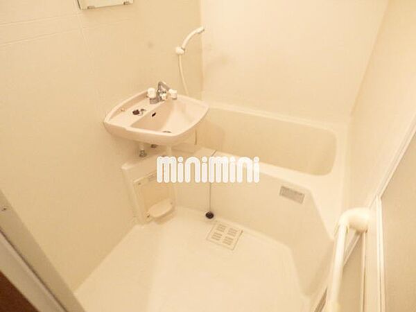画像6:浴室浴槽広く、入りやすいバスルームです。