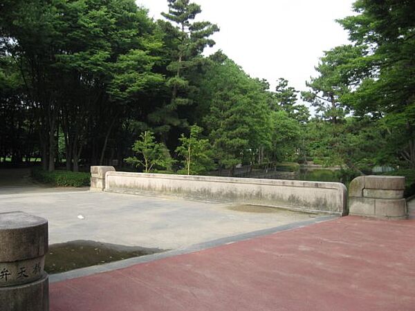 画像22:公園「名城公園まで1300m」