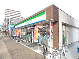 コンビニ「ファミリーマートまで90m」
