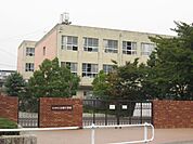 小学校「名古屋市立山田小学校まで919m」