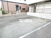 敷地内に駐車場あり便利です。