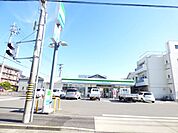 コンビニ「ファミリーマートまで160m」