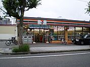 コンビニ「セブンイレブンまで140m」