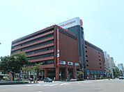 ショッピング施設「三越まで570m」